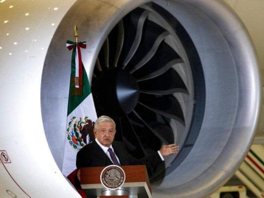 Presidente de México reporta bajas ventas de lotería de avión presidencial