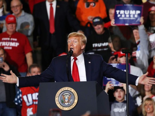 Trump ataca a Bolton, quien podría perjudicarlo en el juicio político