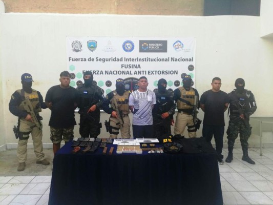 Con torniquetes estrangularon a dos jóvenes hermanos y un amigo en El Lolo