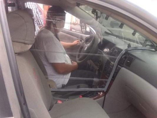 Taxistas proponen cabinas de separación para laborar durante pandemia