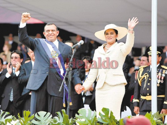 La pareja presidencial al recibir el mando del país el 27 de enero de 2010.
