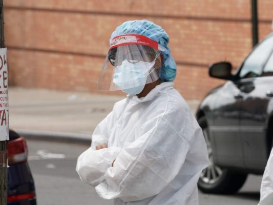 'No hay edad para morir': el dramático diario de un médico en guerra contra el Covid-19