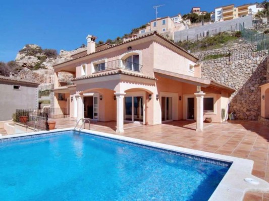 FOTOS: Brad Pitt y Angelina Jolie compran hermosa casa en España