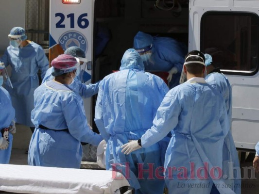 Hasta ahora 64 médicos han perdido la batalla contra el covid-19. Foto: David Romero/EL HERALDO.