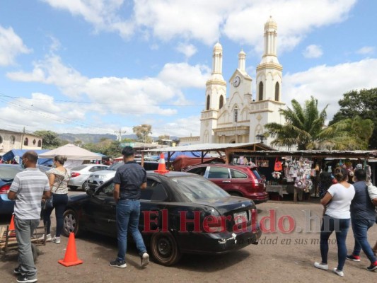 FOTOS: Feligreses visitan la Basílica previo al Día de la Virgen de Suyapa