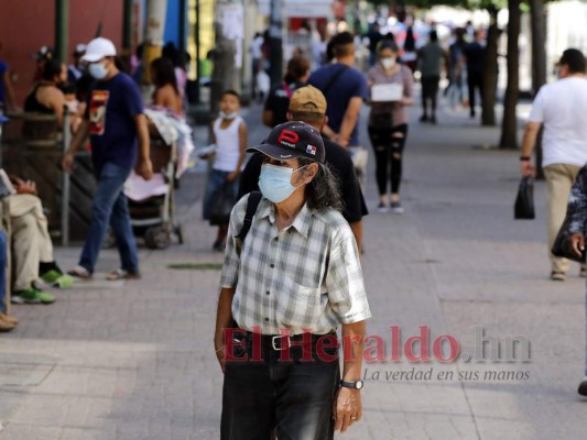 Gobierno dará asueto a empleados por huracán Iota; recomienda lo mismo al sector privado