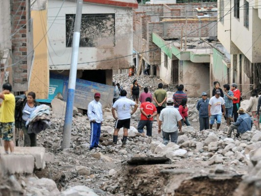 Al menos cinco muertos y varios damnificados tras avalancha de lodo en Perú
