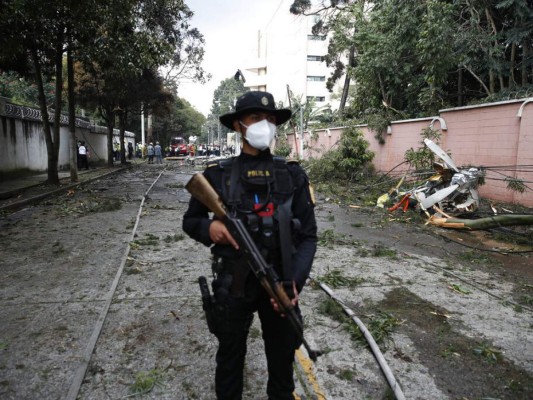 Imágenes de la avioneta que se desplomó con ayuda humanitaria en Guatemala (FOTOS)