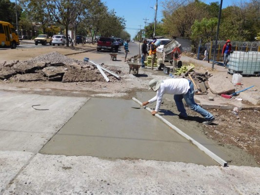 Ejecutan intensivo bacheo en bulevares de Choluteca
