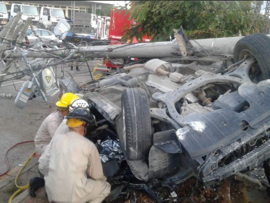 Dos heridos deja aparatoso accidente en el bulevar Kuwait