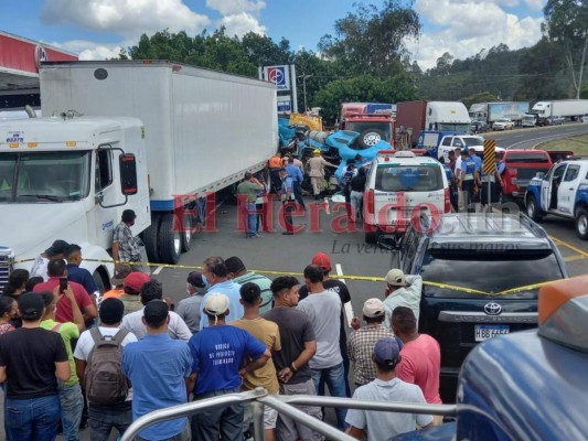 VIDEO: Cámaras captan momento en que rastra vuelca aparatosamente en Zambrano&nbsp;&nbsp;