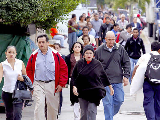 Marcha de maestros paraliza el tráfico en la capital hondureña