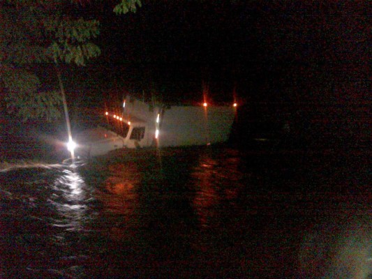 Rescatan a ocho personas en Cortés y Comayagua