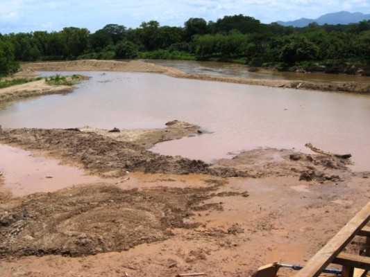 Pobladores de San Pedro de las Joyas exigen construir puente sobre río Guayape
