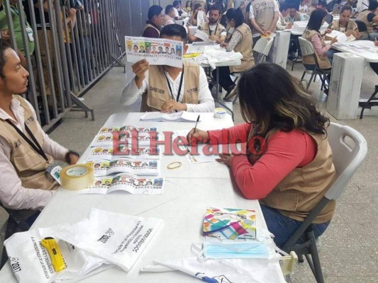 FOTOS: Así se realiza el escrutinio especial en el Tribunal Supremo Electoral