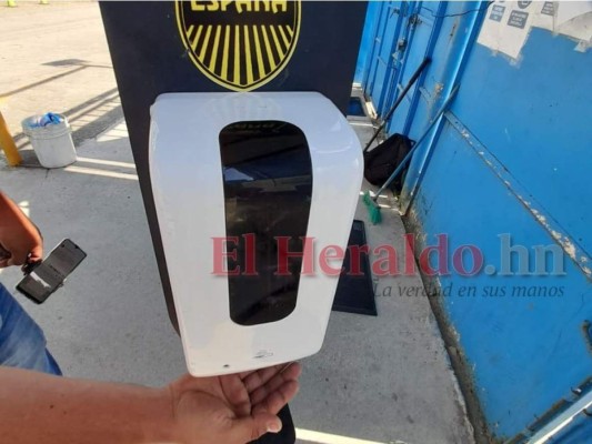 Aficionados acuden al Olímpico aunque Sinager prohíbe su ingreso (FOTOS)