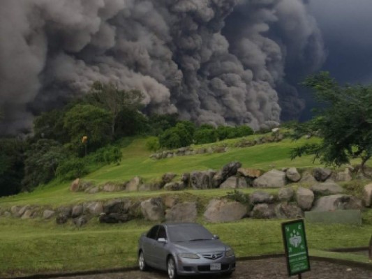Impactantes imágenes de la explosión del Volcán de Fuego en Guatemala