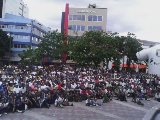 El Honduras-Ecuador paraliza Tegucigalpa