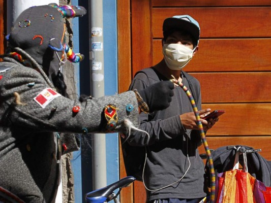 Perú evalúa realizar pruebas rápidas de Covid-19 cuando reabra fronteras