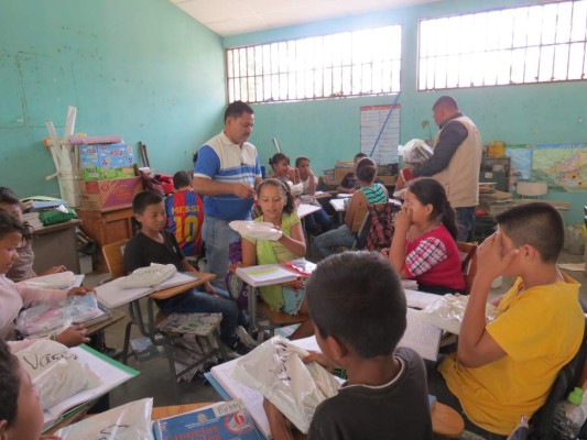 Más de 40 niños de la Escuela Cleotilde Boquín de Comayagua tienen útiles