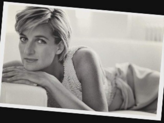 Sale a la luz hija de Diana y Carlos