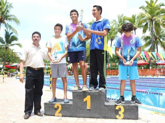 Tiburones arrasa con el estrado de los Juegos Bantralinos