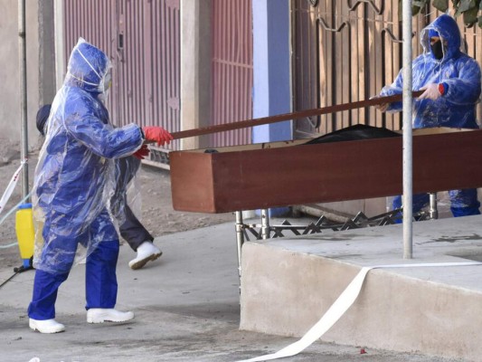 Cuerpos esperan varios días para ser enterrados en Bolivia (FOTOS)