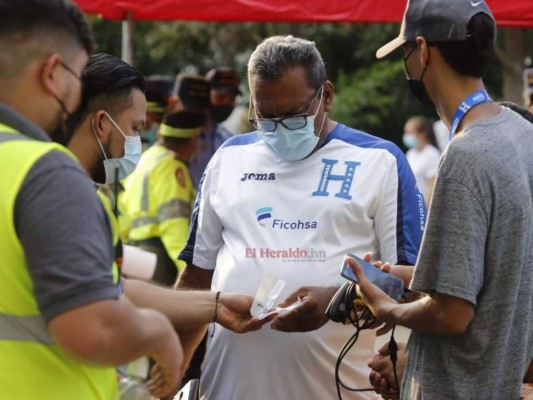 ¡Ambientazo! Aficionados hondureños le dan color al estadio Olímpico en el duelo ante Panamá