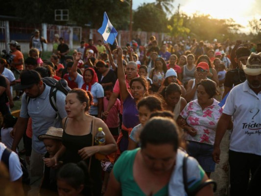 Donald Trump elogia a México por desmantelar caravana de migrantes