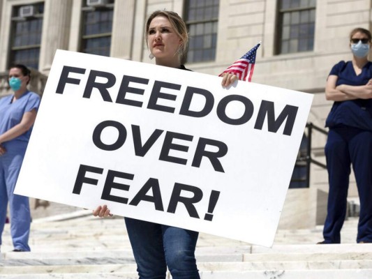 Pese a alarmante cifra de muertos, en EEUU relajan confinamiento por Covid-19