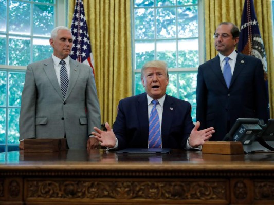 Trump firma paquete de ayuda humanitaria para migrantes