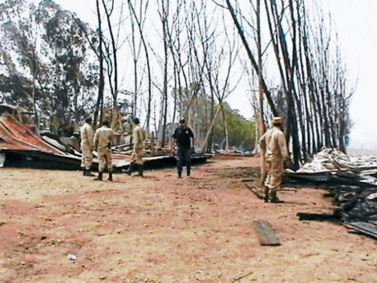 Incendio consume bodegas de almacenamiento de tabaco