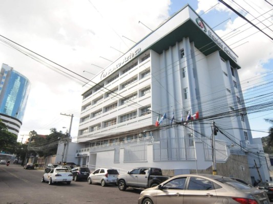 Banco Azteca Honduras cumple 11 años y lo celebra en nuevas instalaciones