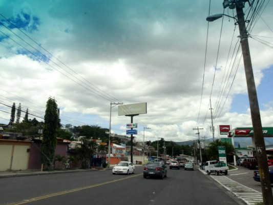 Programan cierres de calles por los desfiles de este domingo