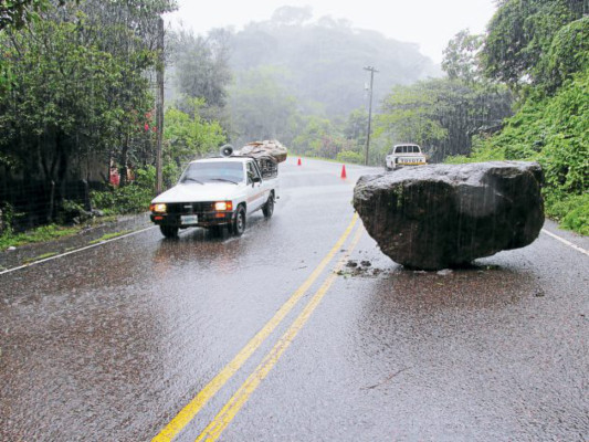 Lluvias generan caída de enormes piedras