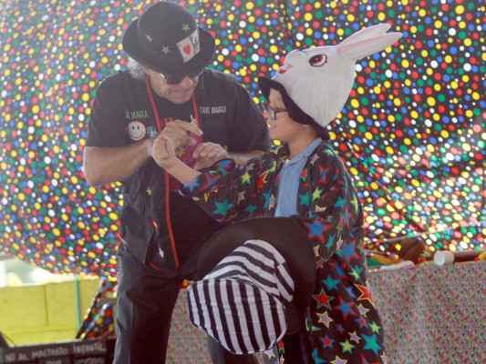 Felicidad en la Escuela 4 de Junio con la jornada de magia solidaria