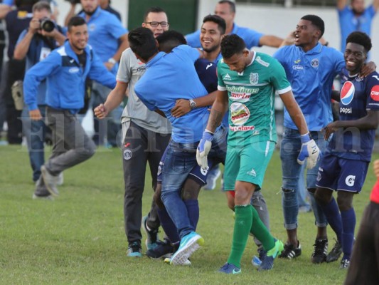 El portero panameño José Calderón estaría jugando en el ascenso de su país