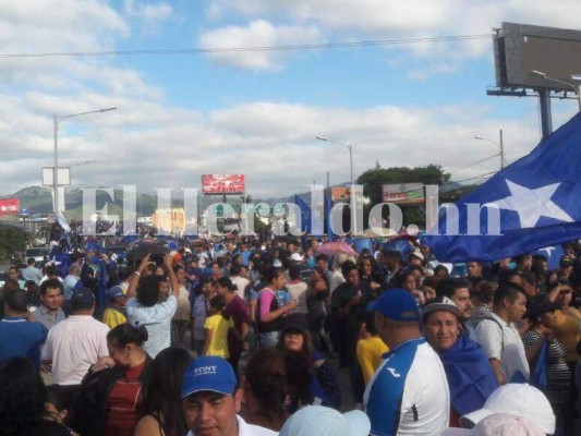 Impactantes imágenes de las marchas del Partido Nacional y Oposición