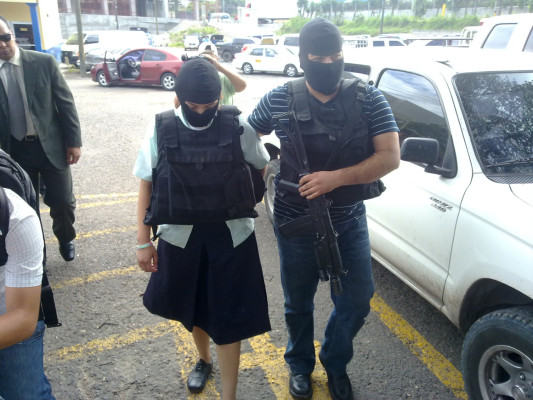 Policía libera a joven secuestrada y captura a pareja que la cuidaba