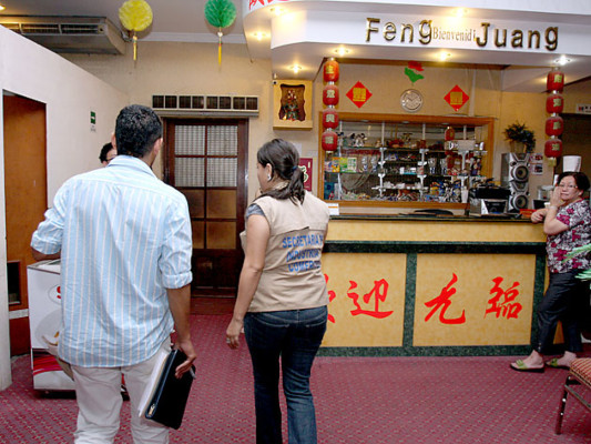 Por insalubre cierran restaurante de comida china en el bulevar Morazán de Tegucigalpa
