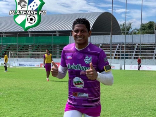 Carlo Costly continúa jugando con el Platense