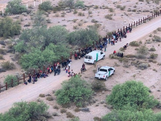 Patrulla Fronteriza logra histórica detención de 2,200 migrantes en el Memorial Day
