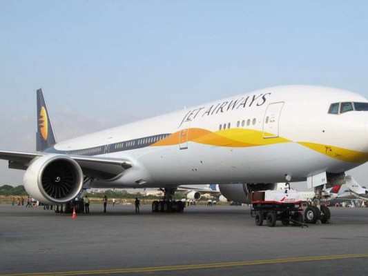 Avión aterriza de emergencia después de que pasajeros empezaran a sangrar por la nariz y orejas