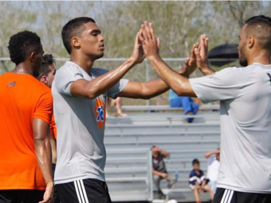 Elis vuelve a anotar para el Houston