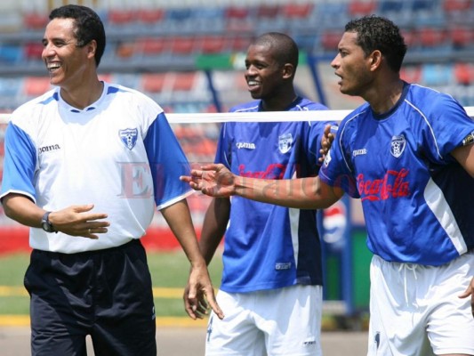 Alexis Mendoza cuenta con la bendición de la mayoría de directivos hondureños para ser DT de Honduras