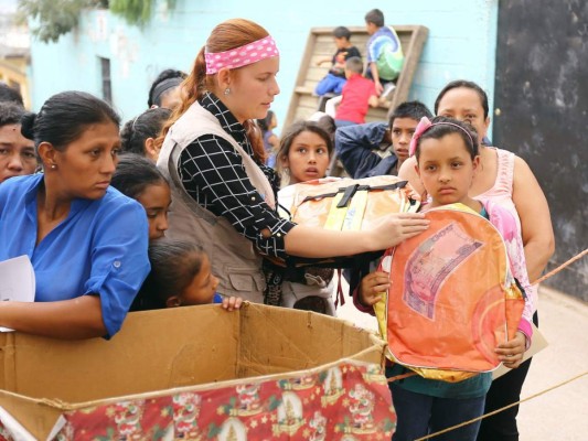 &nbsp;Compartimos alegría y útiles escolares en la colonia Nueva Suyapa de Tegucigalpa