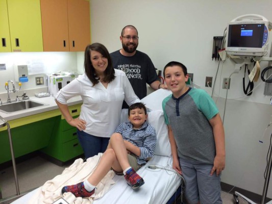 Conmovedora reacción de un niño al enterarse que venció el cáncer