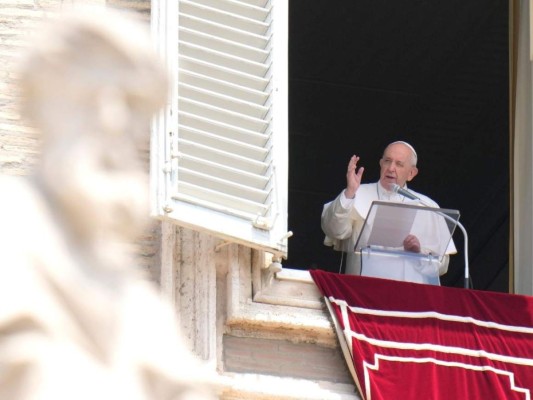 Vaticano: 'El papa Francisco 'reaccionó bien' a cirugía intestinal'