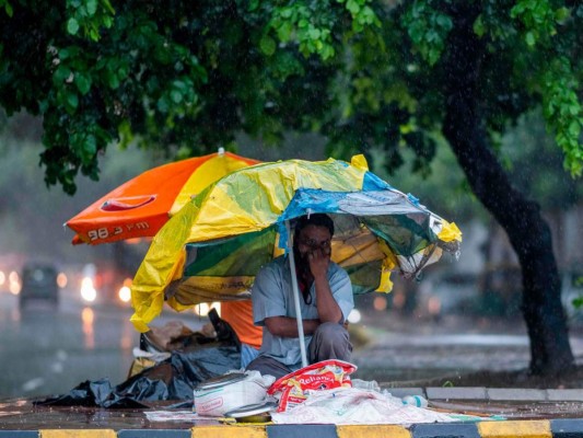 Muertos, inundaciones y damnificados por lluvias en el sur de Asia (FOTOS)