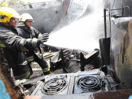 Incendio casi provoca tragedia en familia de 14 personas